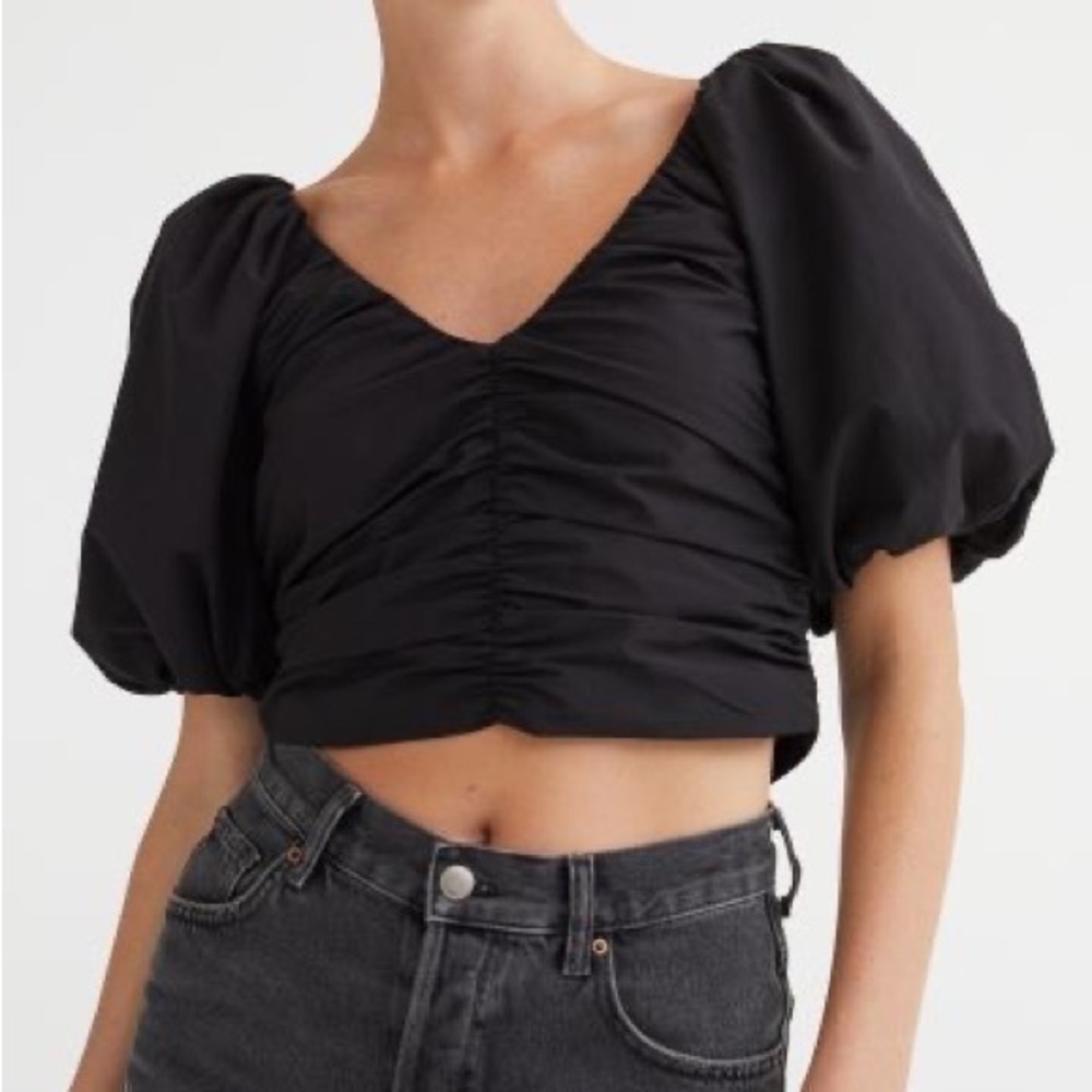 Black Gathered Puff-sleeved Top